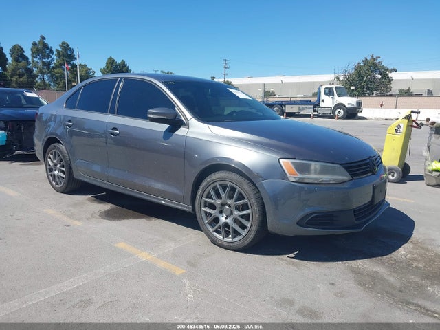Salvage Volkswagen Jetta Image