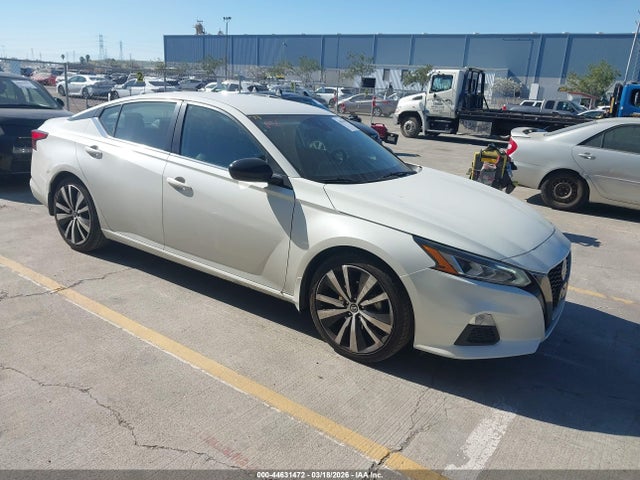 Salvage Nissan Altima Image