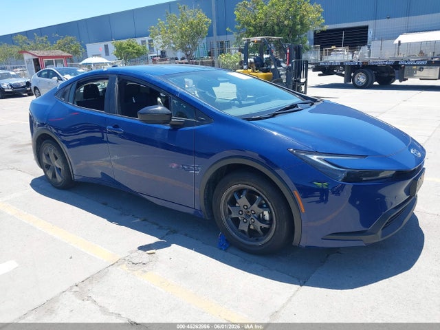 Salvage Toyota Prius Image