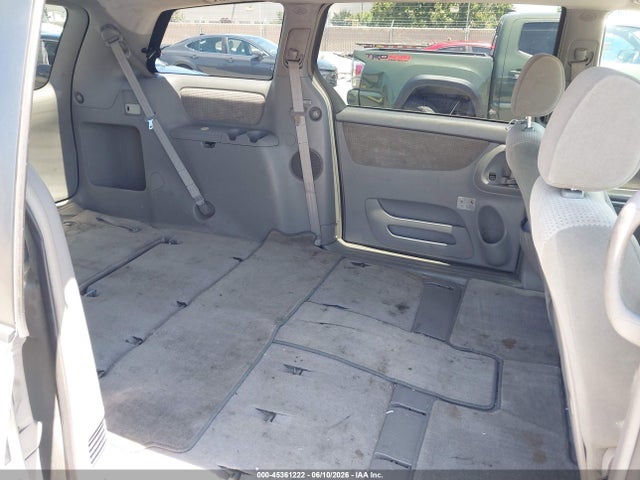 Toyota Sienna Le