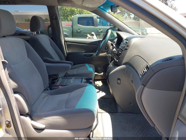 Toyota Sienna Le