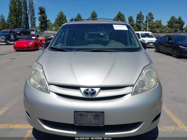 Toyota Sienna Le