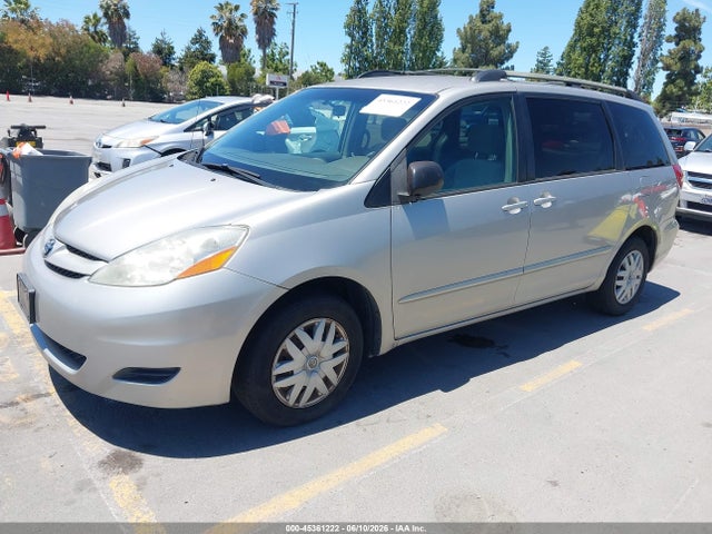 Toyota Sienna Le