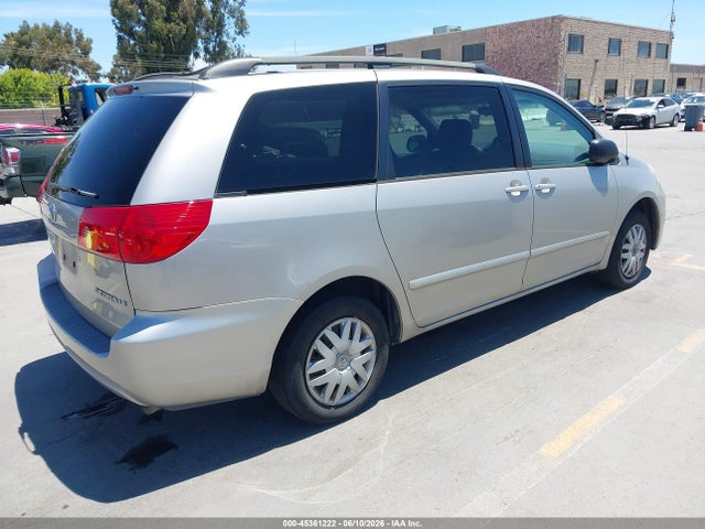 Toyota Sienna Le