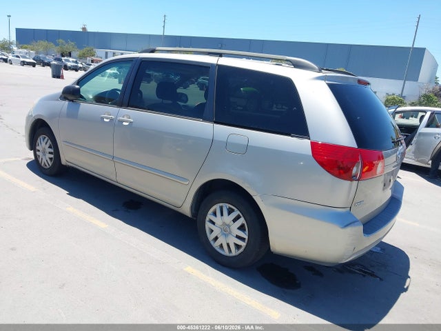 Toyota Sienna Le
