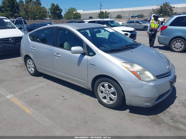 Salvage Toyota Prius Image