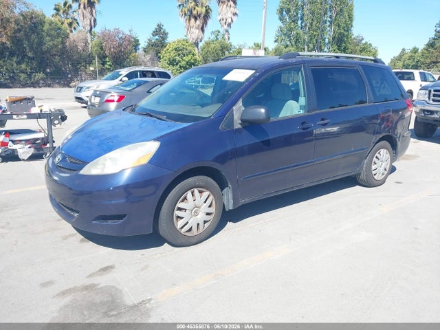 Toyota Sienna Le