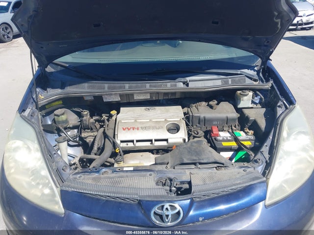 Toyota Sienna Le