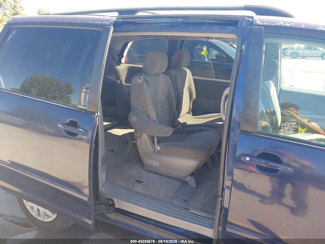 Toyota Sienna Le