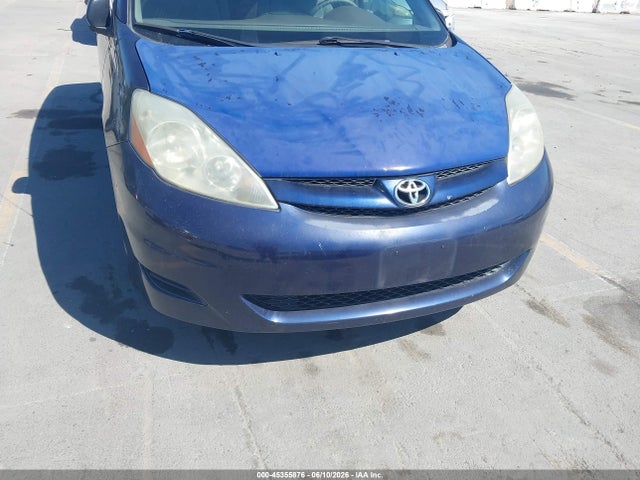 Toyota Sienna Le