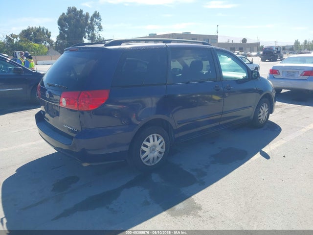 Toyota Sienna Le