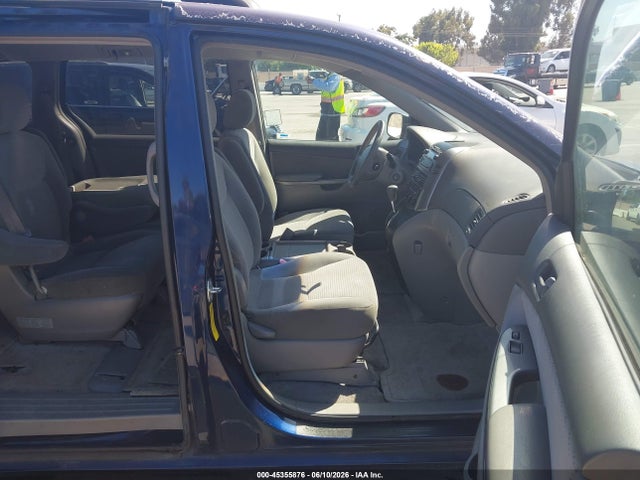 Toyota Sienna Le
