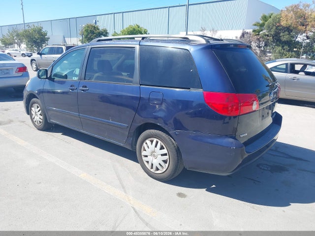 Toyota Sienna Le