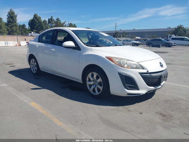 Salvage Mazda Mazda3 Image