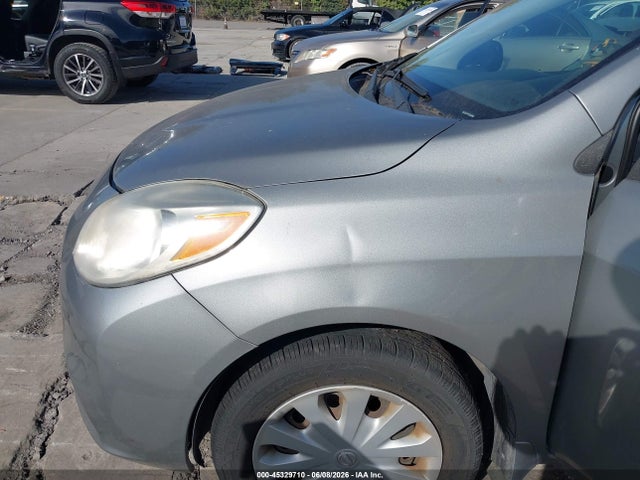 Nissan Versa 1.6 S+