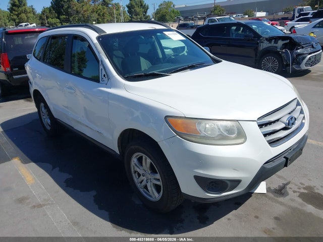 Salvage Hyundai SANTA FE Image