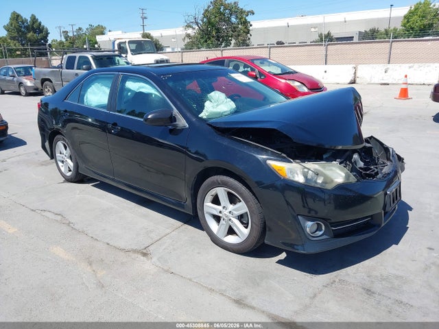 Salvage Toyota Camry Image