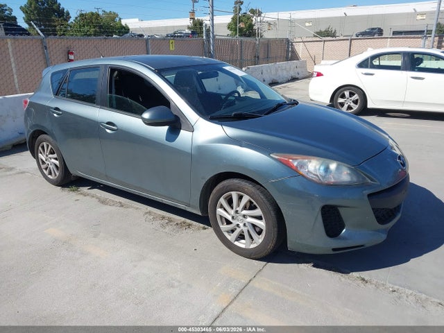 Salvage Mazda Mazda3 Image