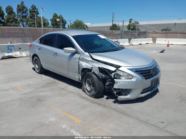 Salvage Nissan Altima Image