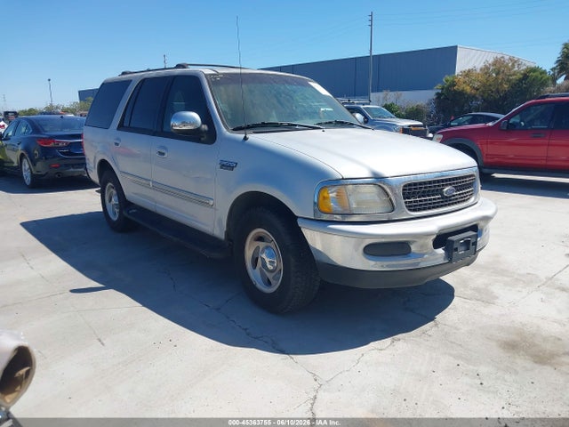 Salvage Ford Expedition Image