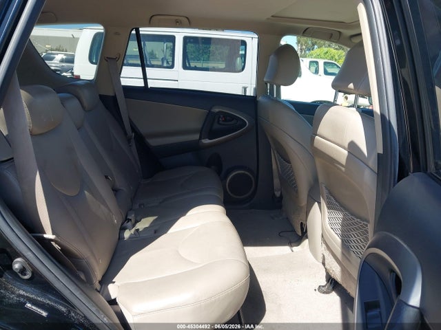 Toyota RAV4 Limited V6