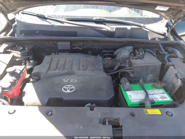 Toyota RAV4 Limited V6