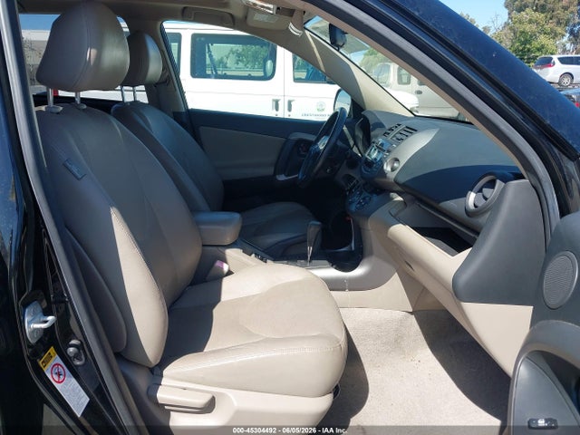 Toyota RAV4 Limited V6