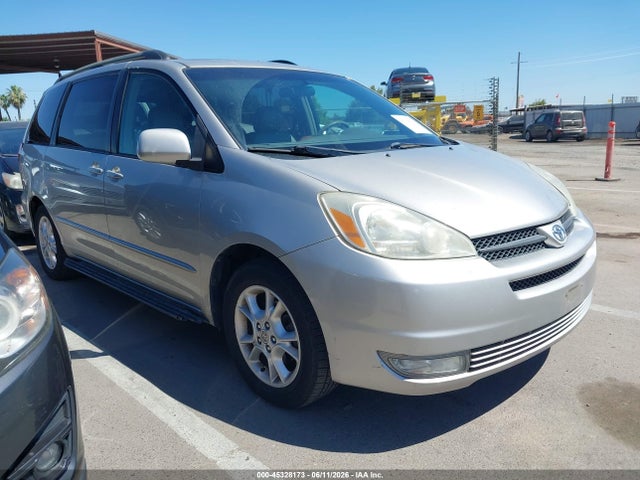 Salvage Toyota Sienna Image