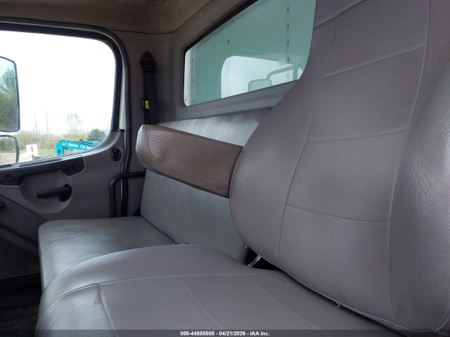 Freightliner M2 106