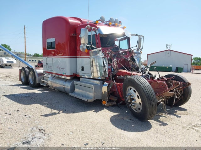 Salvage Peterbilt 389 Image