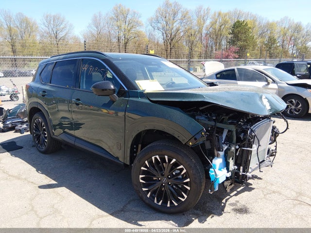 Salvage Nissan Rogue Image