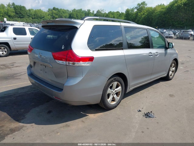 Toyota Sienna Le V6 8 Passenger