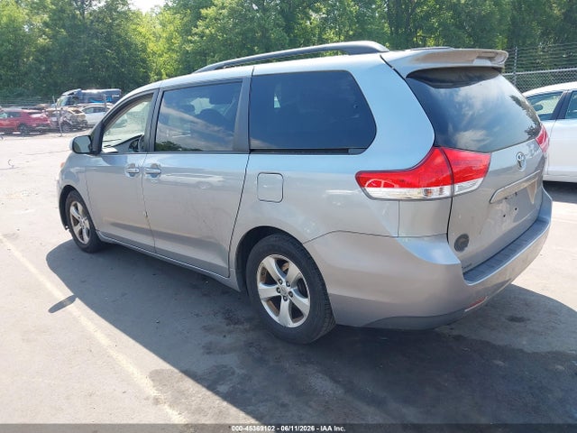 Toyota Sienna Le V6 8 Passenger
