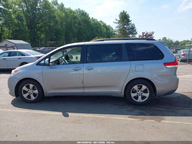 Toyota Sienna Le V6 8 Passenger