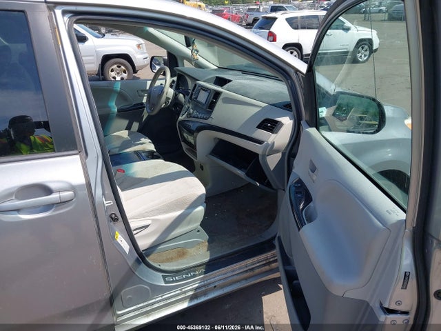 Toyota Sienna Le V6 8 Passenger