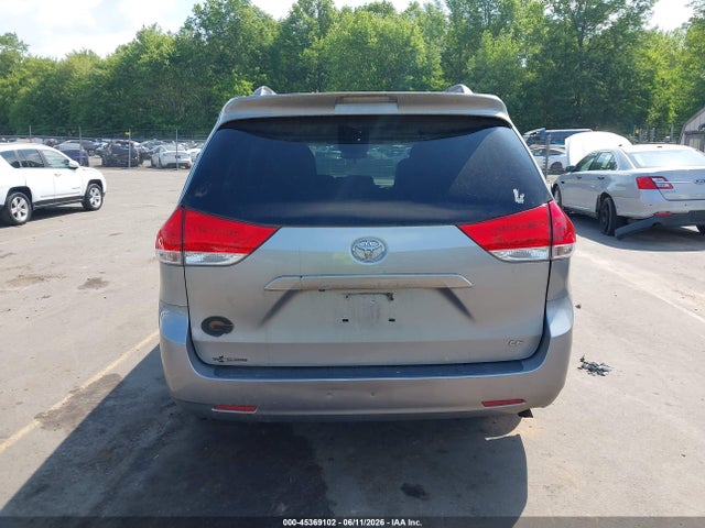 Toyota Sienna Le V6 8 Passenger