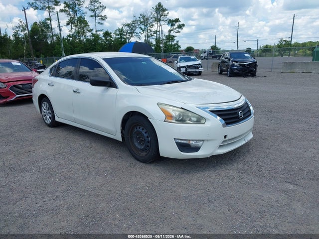 Salvage Nissan Altima Image
