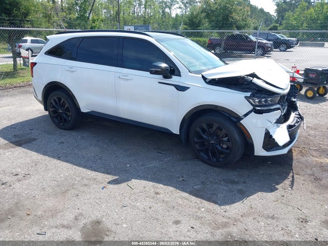 Salvage Kia Sorento Image