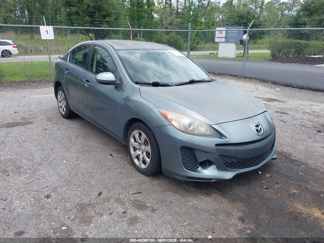 Salvage Mazda Mazda3 Image