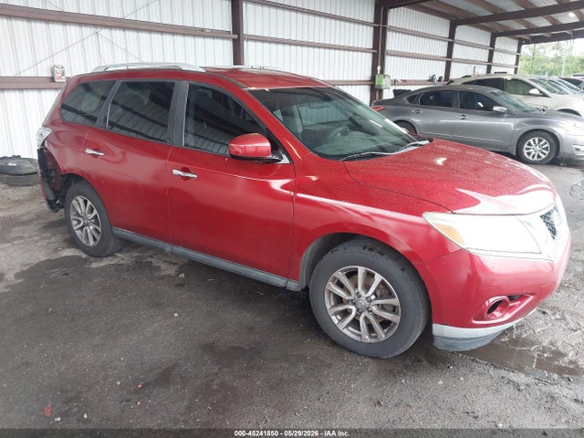 Salvage Nissan Pathfinder Image