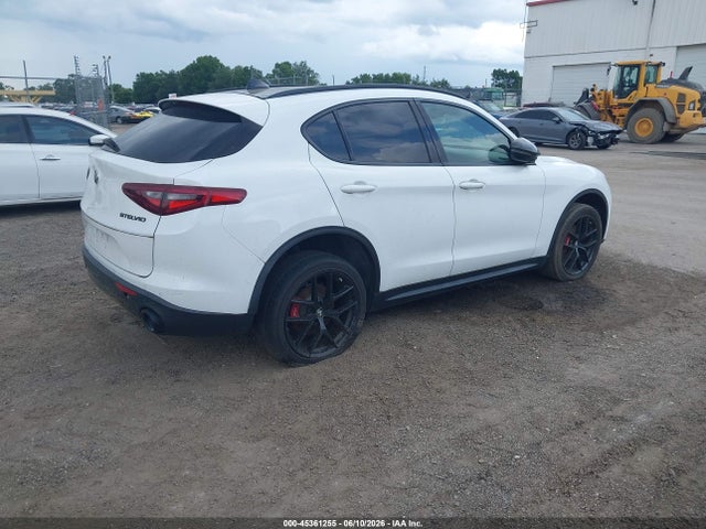 Alfa Romeo Stelvio Sport Rwd