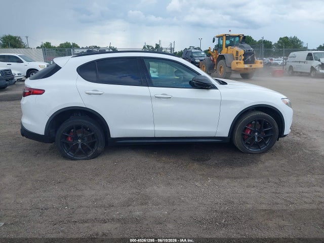 Alfa Romeo Stelvio Sport Rwd