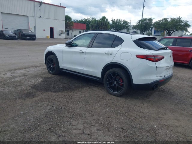 Alfa Romeo Stelvio Sport Rwd