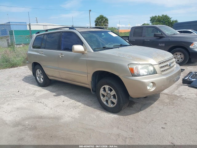 Salvage Toyota Highlander Image