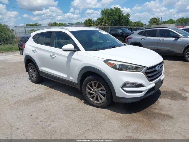 Salvage Hyundai TUCSON Image