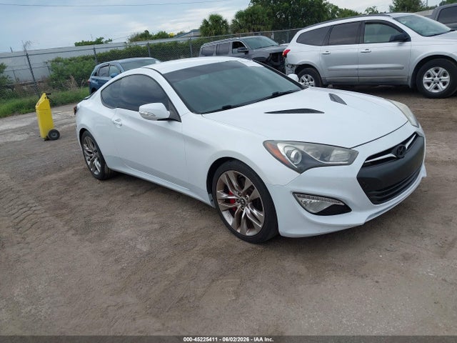 Salvage Hyundai Genesis Image
