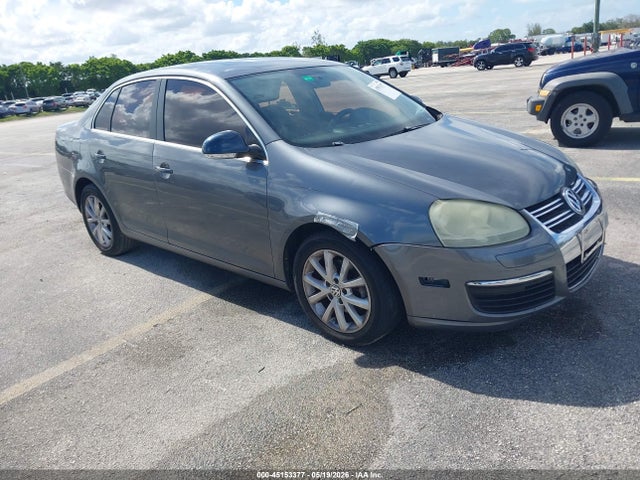 Salvage Volkswagen Jetta Image