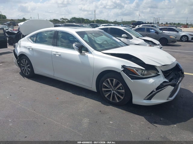 Salvage Lexus Es Image