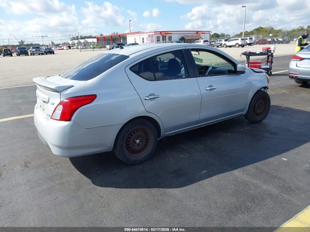 Nissan Versa