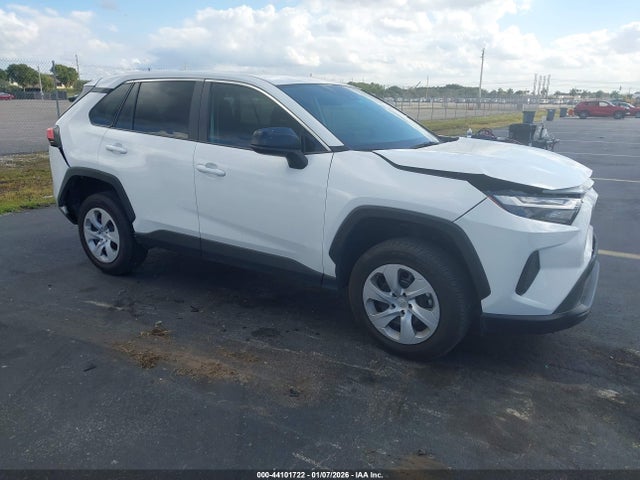 Salvage Toyota RAV4 Image